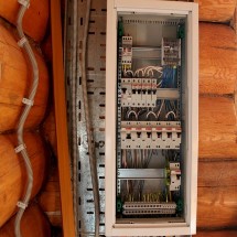 Электрика в деревянном доме, фото